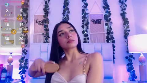 Snapshot of kylie_golden chatting on 12-18-24, 04:28 Kylie Myers online show from 12-18-24, 04:28