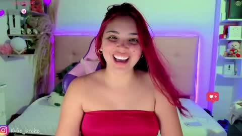 Snapshot of kylie_hottt_ chatting on 05-23-26, 12:38 k ylie online show from 05-23-26, 12:38