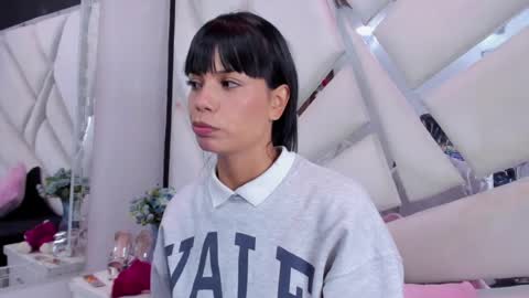 Snapshot of kylie_sexx chatting on 07-12-26, 02:35 kylie online show from 07-12-26, 02:35