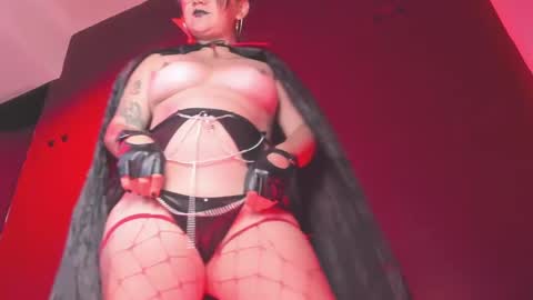 K Y L I E online show from 09-11-25, 10:21