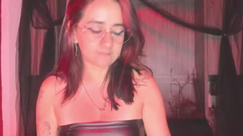 K Y L I E online show from 12-19-25, 01:18