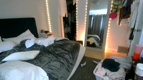 kylie not jenner online show from 04-12-26, 07:19