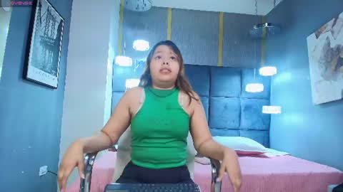 Snapshot of kyliesweett chatting on 07-20-26, 12:29 kyliesweett online show from 07-20-26, 12:29