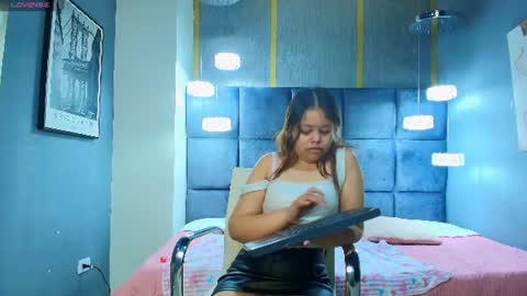 Snapshot of kyliesweett chatting on 07-21-26, 12:29 kyliesweett online show from 07-21-26, 12:29