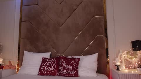 Kylie  online show from 12-30-24, 05:04