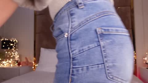 Kylie  online show from 12-31-24, 05:33