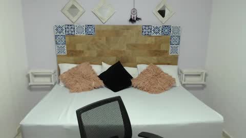 Snapshot of kyliiebaker chatting on 01-23-25, 10:32 Kylie online show from 01-23-25, 10:32