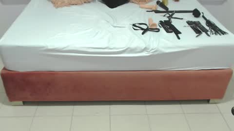 Snapshot of kyliiebaker chatting on 01-23-25, 01:35 Kylie online show from 01-23-25, 01:35