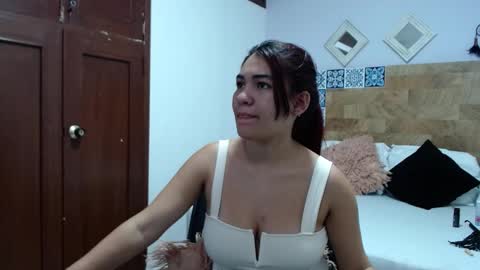 Snapshot of kyliiebaker chatting on 01-29-25, 11:20 Kylie online show from 01-29-25, 11:20