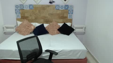 Snapshot of kyliiebaker chatting on 02-01-25, 06:43 Kylie online show from 02-01-25, 06:43