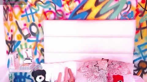 Snapshot of kyliiebaker chatting on 02-03-25, 06:17 Kylie online show from 02-03-25, 06:17