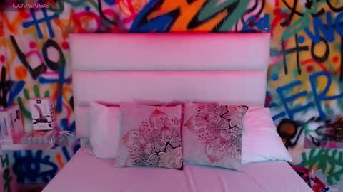 Snapshot of kyliiebaker chatting on 02-04-25, 10:54 Kylie online show from 02-04-25, 10:54