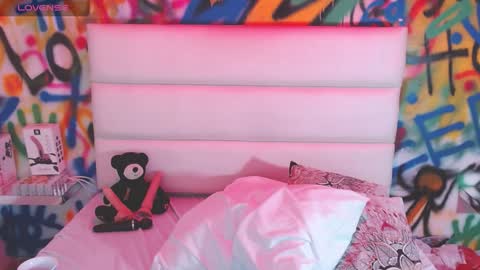 Snapshot of kyliiebaker chatting on 02-04-25, 06:17 Kylie online show from 02-04-25, 06:17