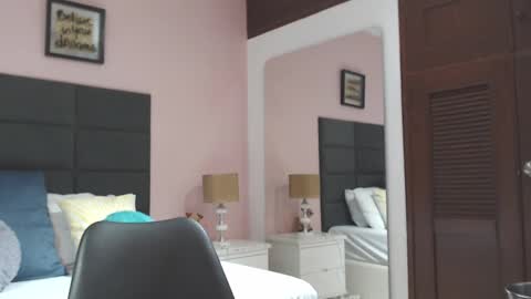 Snapshot of kyliiebaker chatting on 02-13-25, 04:07 Kylie online show from 02-13-25, 04:07