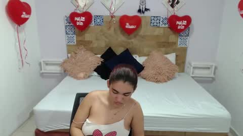 Snapshot of kyliiebaker chatting on 02-16-25, 03:05 Kylie online show from 02-16-25, 03:05