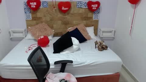 Snapshot of kyliiebaker chatting on 02-23-25, 05:07 Kylie online show from 02-23-25, 05:07