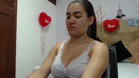 Snapshot of kyliiebaker chatting on 02-24-25, 10:59 Kylie online show from 02-24-25, 10:59