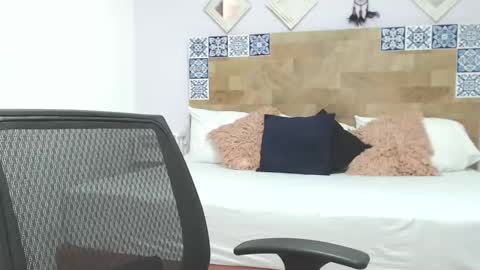 Snapshot of kyliiebaker chatting on 02-28-25, 02:20 Kylie online show from 02-28-25, 02:20