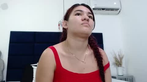 Snapshot of kyliiebaker chatting on 03-02-25, 10:35 Kylie online show from 03-02-25, 10:35