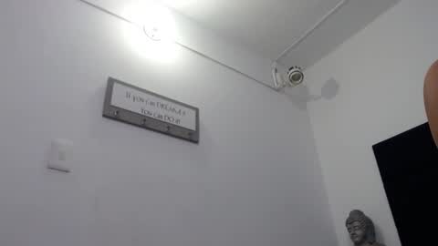 Snapshot of kyliiebaker chatting on 03-08-25, 01:17 Kylie online show from 03-08-25, 01:17