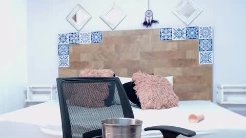 Snapshot of kyliiebaker chatting on 03-09-25, 04:55 Kylie online show from 03-09-25, 04:55