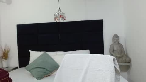 Snapshot of kyliiebaker chatting on 09-28-25, 09:47 Kylie online show from 09-28-25, 09:47