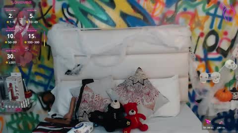 Snapshot of kyliiebaker chatting on 10-23-25, 09:52 Kylie online show from 10-23-25, 09:52