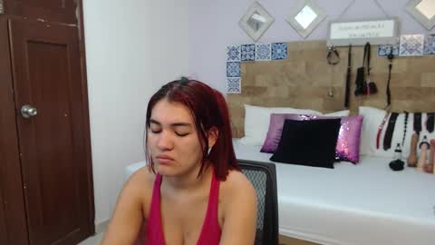 Snapshot of kyliiebaker chatting on 11-16-25, 10:54 Kylie online show from 11-16-25, 10:54