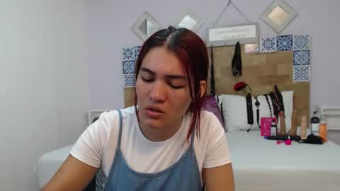 Snapshot of kyliiebaker chatting on 11-19-25, 11:32 Kylie online show from 11-19-25, 11:32