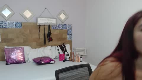 Snapshot of kyliiebaker chatting on 11-21-25, 10:58 Kylie online show from 11-21-25, 10:58