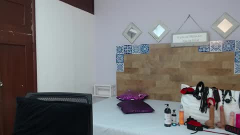 Snapshot of kyliiebaker chatting on 12-04-25, 11:08 Kylie online show from 12-04-25, 11:08