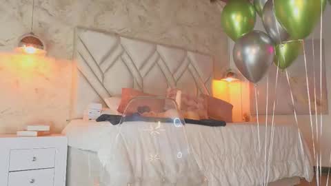 Snapshot of kylle_2050 chatting on 10-18-25, 12:06 Kyle online show from 10-18-25, 12:06