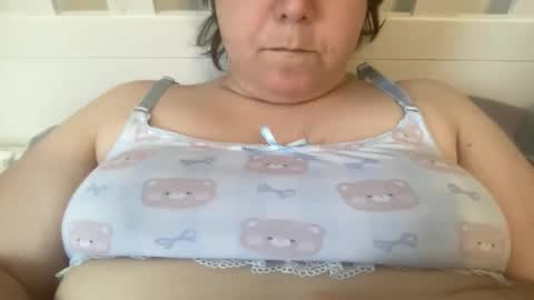 Snapshot of kylorencat chatting on 12-21-24, 05:18 KYLO online show from 12-21-24, 05:18