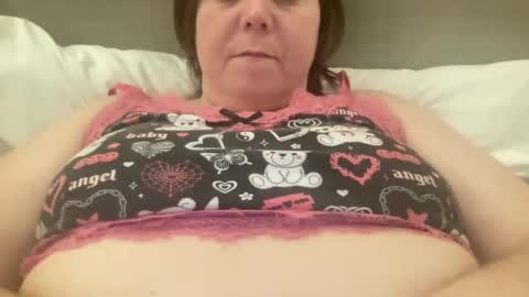 Snapshot of kylorencat chatting on 02-16-25, 01:36 KYLO online show from 02-16-25, 01:36