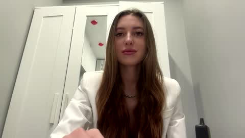 Selena online show from 03-19-26, 01:09