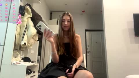 Snapshot of kymberlyrosenlof chatting on 05-04-26, 01:34 Selena online show from 05-04-26, 01:34