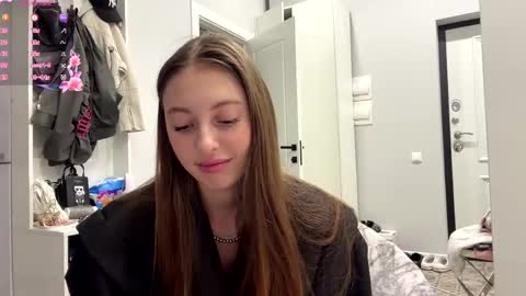 Snapshot of kymberlyrosenlof chatting on 06-01-26, 02:13 Selena online show from 06-01-26, 02:13
