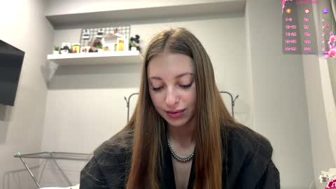 Snapshot of kymberlyrosenlof chatting on 06-03-26, 02:14 Selena online show from 06-03-26, 02:14