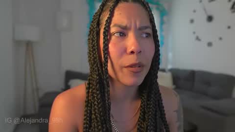 schedule 300 pm - 1100pm colombia time online show from 12-16-25, 10:04