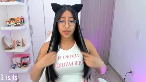 Snapshot of kyy_isa chatting on 09-26-25, 03:43 IG  online show from 09-26-25, 03:43