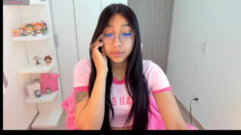 Snapshot of kyy_isa chatting on 10-17-25, 04:26 IG  online show from 10-17-25, 04:26