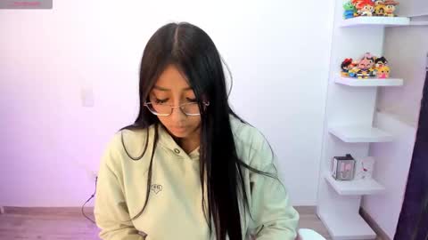 Snapshot of kyy_isa chatting on 10-20-25, 05:52 IG  online show from 10-20-25, 05:52