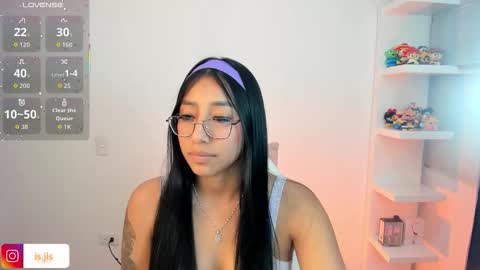 Snapshot of kyy_isa chatting on 11-04-25, 01:48 IG  online show from 11-04-25, 01:48