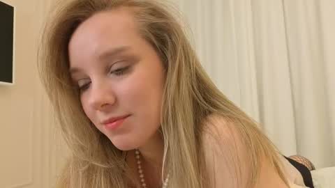 lina online show from 12-21-25, 09:33