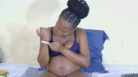 Snapshot of l4_love chatting on 10-06-25, 05:38 l4_love online show from 10-06-25, 05:38