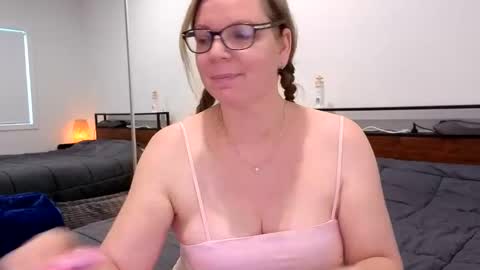 l4dyc4pricorn76 online show from 04-14-26, 02:39