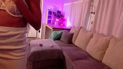 Snapshot of l_and_elle chatting on 01-18-26, 11:19 Giselle online show from 01-18-26, 11:19