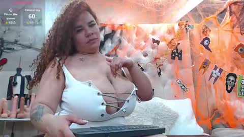Snapshot of la_crespa_x chatting on 10-06-25, 12:35 la crespa x online show from 10-06-25, 12:35