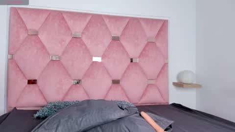 Snapshot of la_diabla8 chatting on 10-22-25, 11:32 Daniela online show from 10-22-25, 11:32