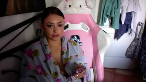 Snapshot of la_lechera_ chatting on 01-08-26, 05:48 la_lechera_ online show from 01-08-26, 05:48